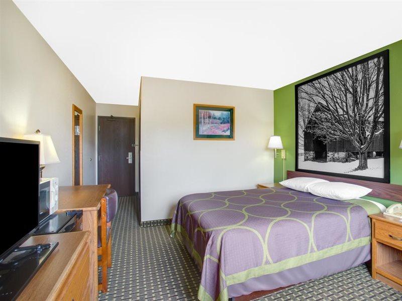 Super 8 by Wyndham Radford VA Hotel Eksteriør billede