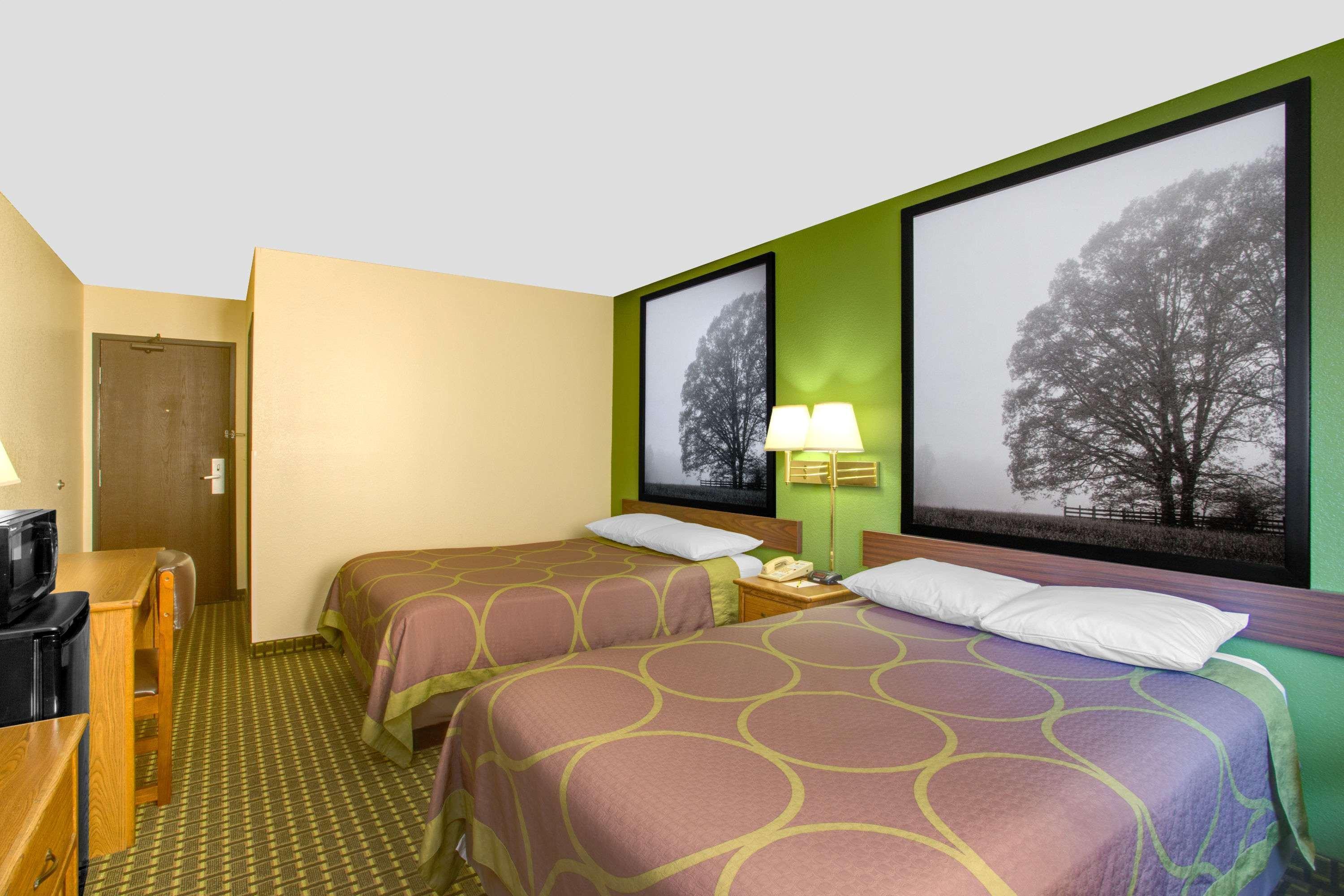 Super 8 by Wyndham Radford VA Hotel Eksteriør billede
